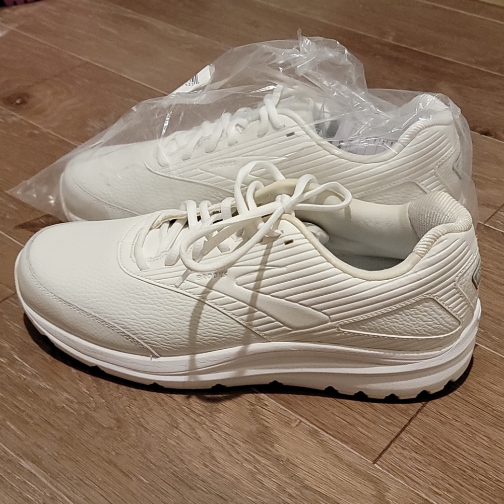 Brooks tennis shoes